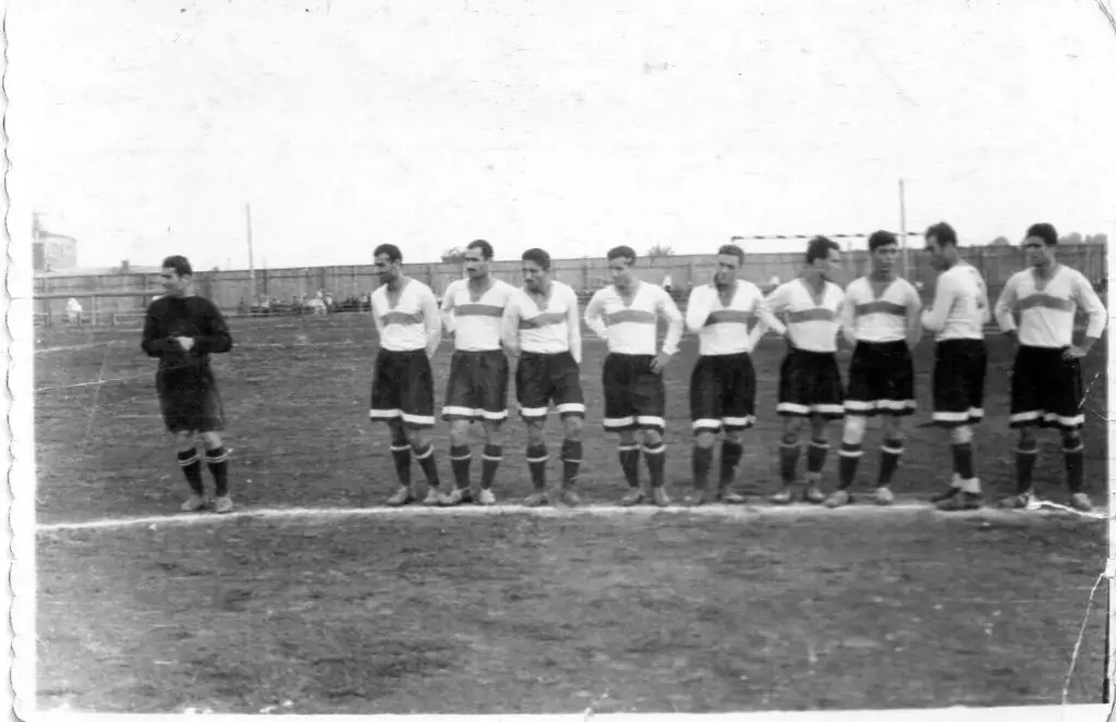 Динамо Ереван . Фото перед игрой с Шахтером Сталино 1950 ОРИГИНАЛ