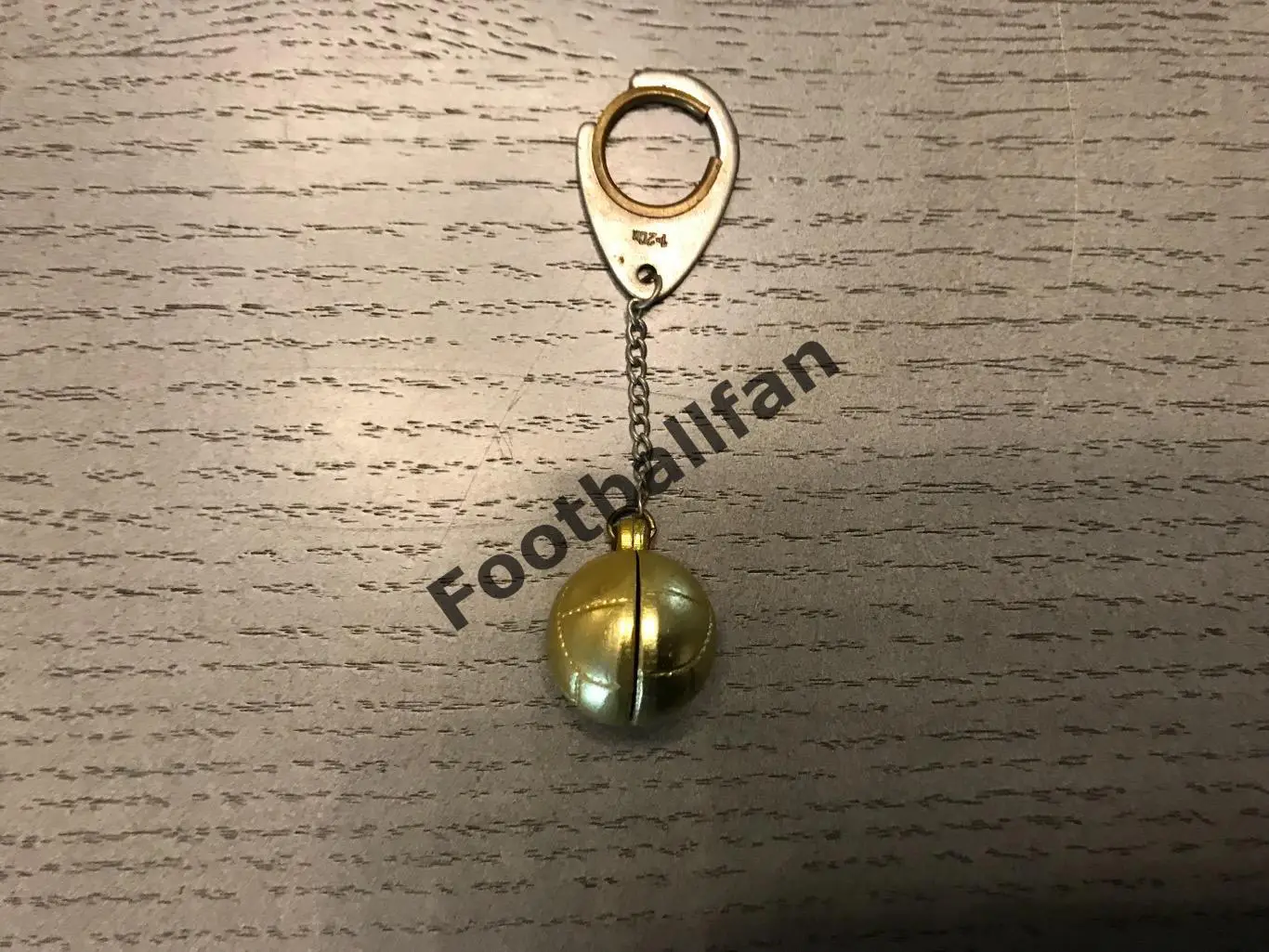 БРЕЛОК . Мячик.