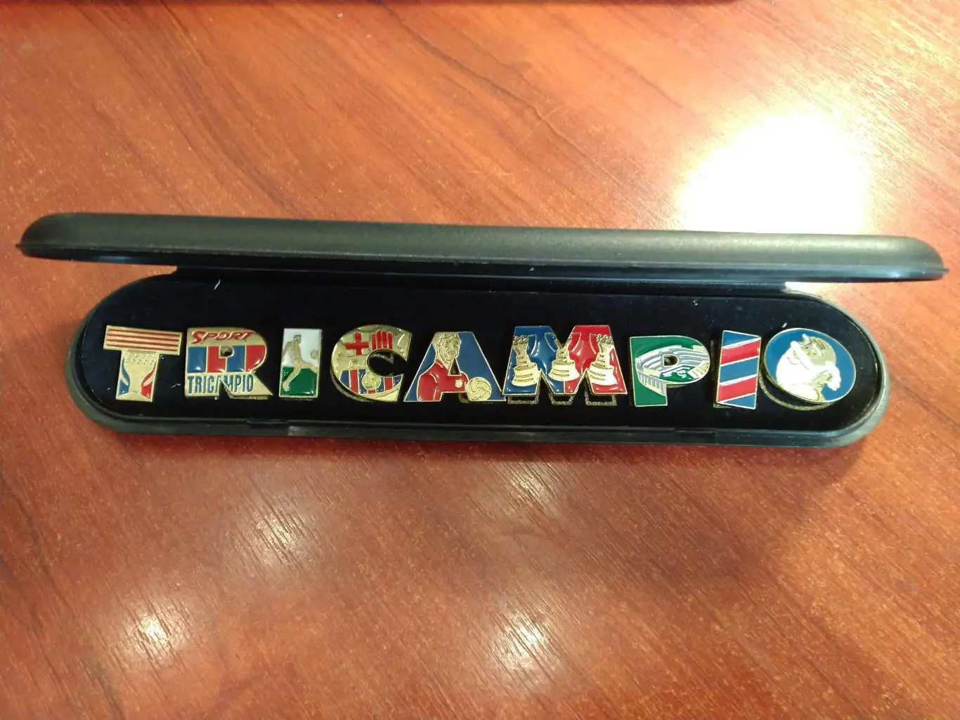 Набор значков Барселона -9 штук