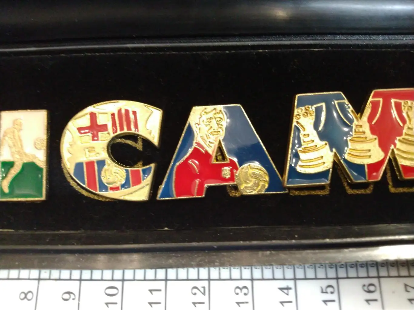 Набор значков Барселона -9 штук 4