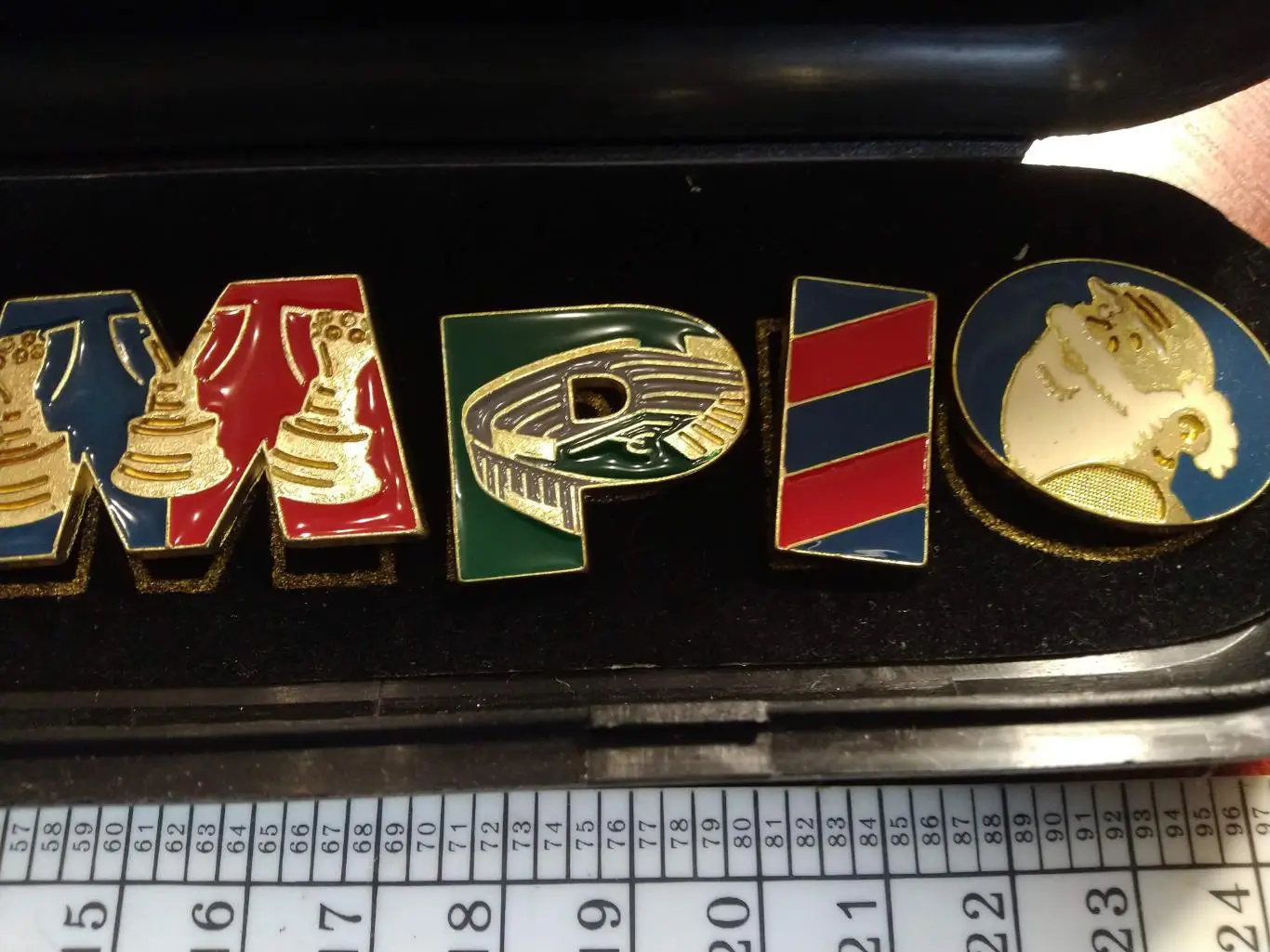 Набор значков Барселона -9 штук 5