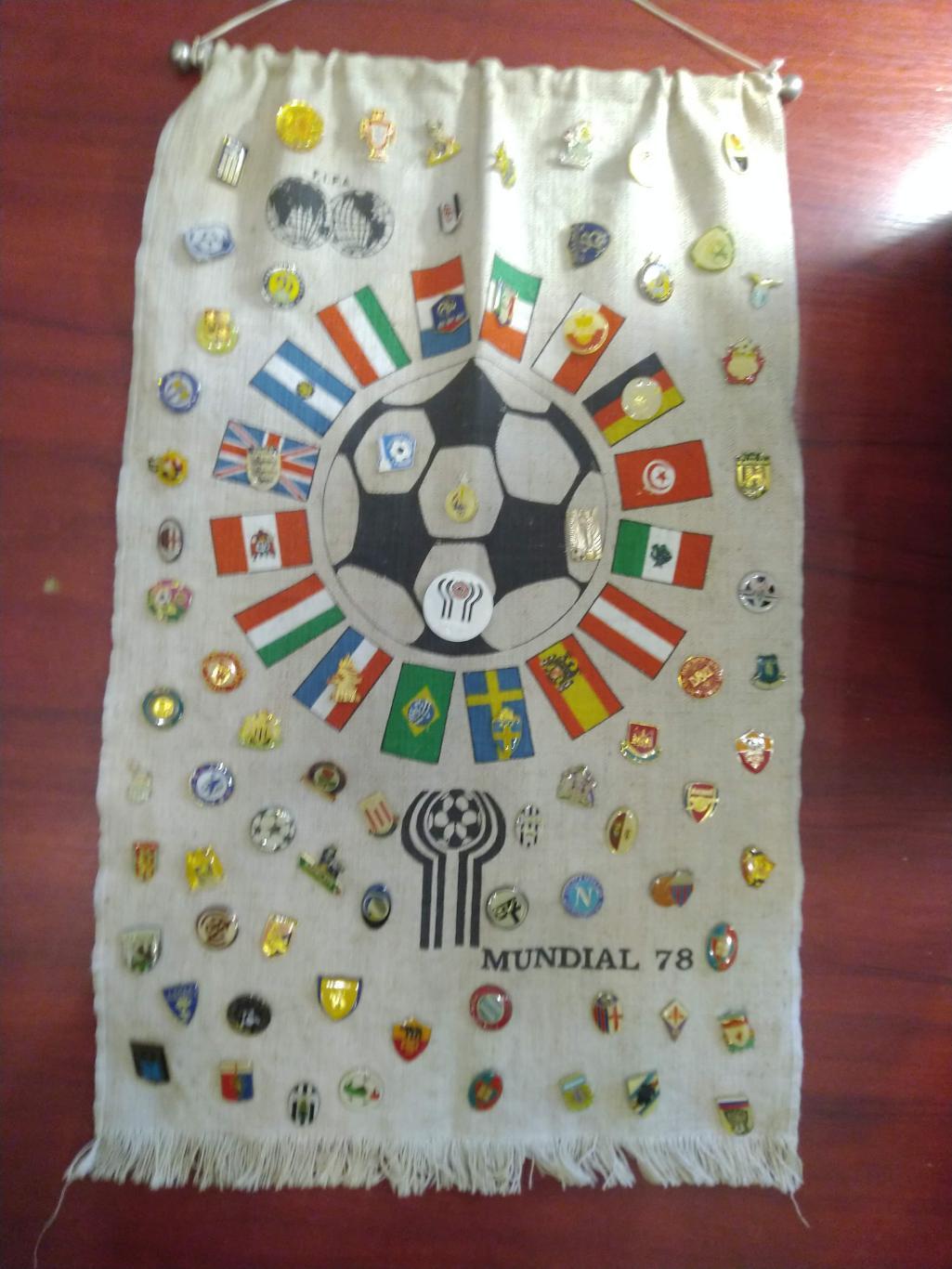 Вымпел Чемпионат мира по футболу Аргентина 1978 с футбольными значками
