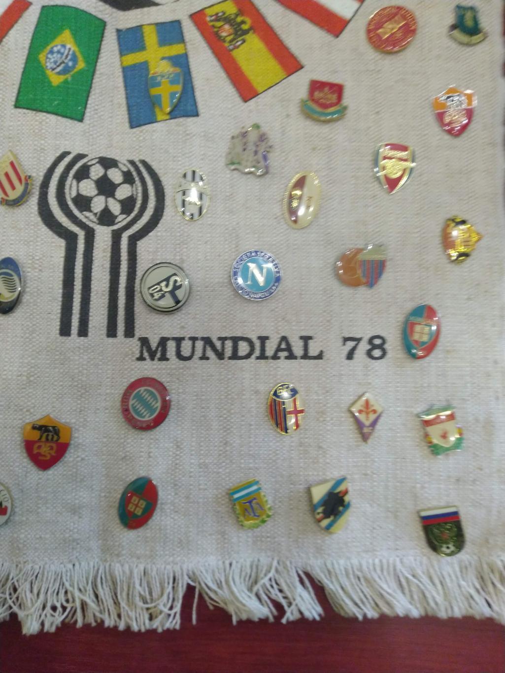 Вымпел Чемпионат мира по футболу Аргентина 1978 с футбольными значками 1