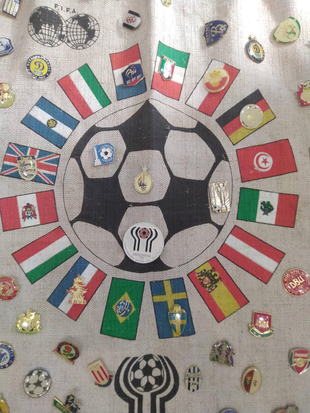 Вымпел Чемпионат мира по футболу Аргентина 1978 с футбольными значками 6