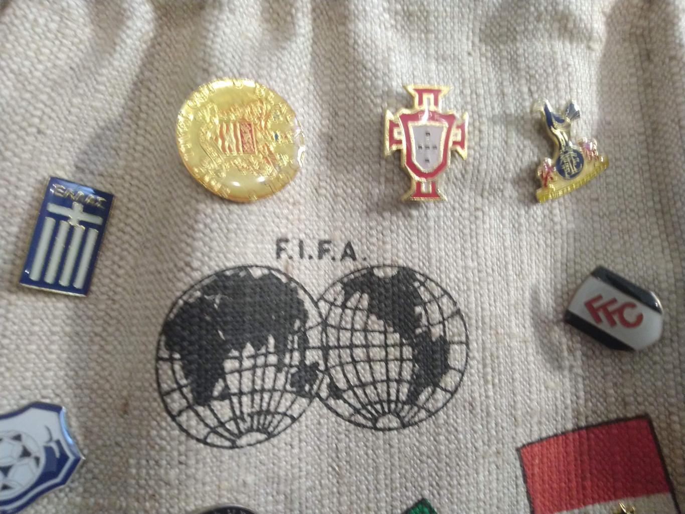 Вымпел Чемпионат мира по футболу Аргентина 1978 с футбольными значками 7