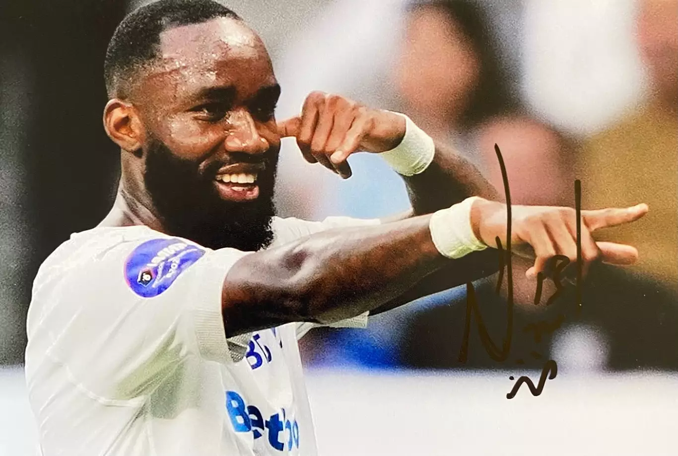 Автограф Муми Нгамалё