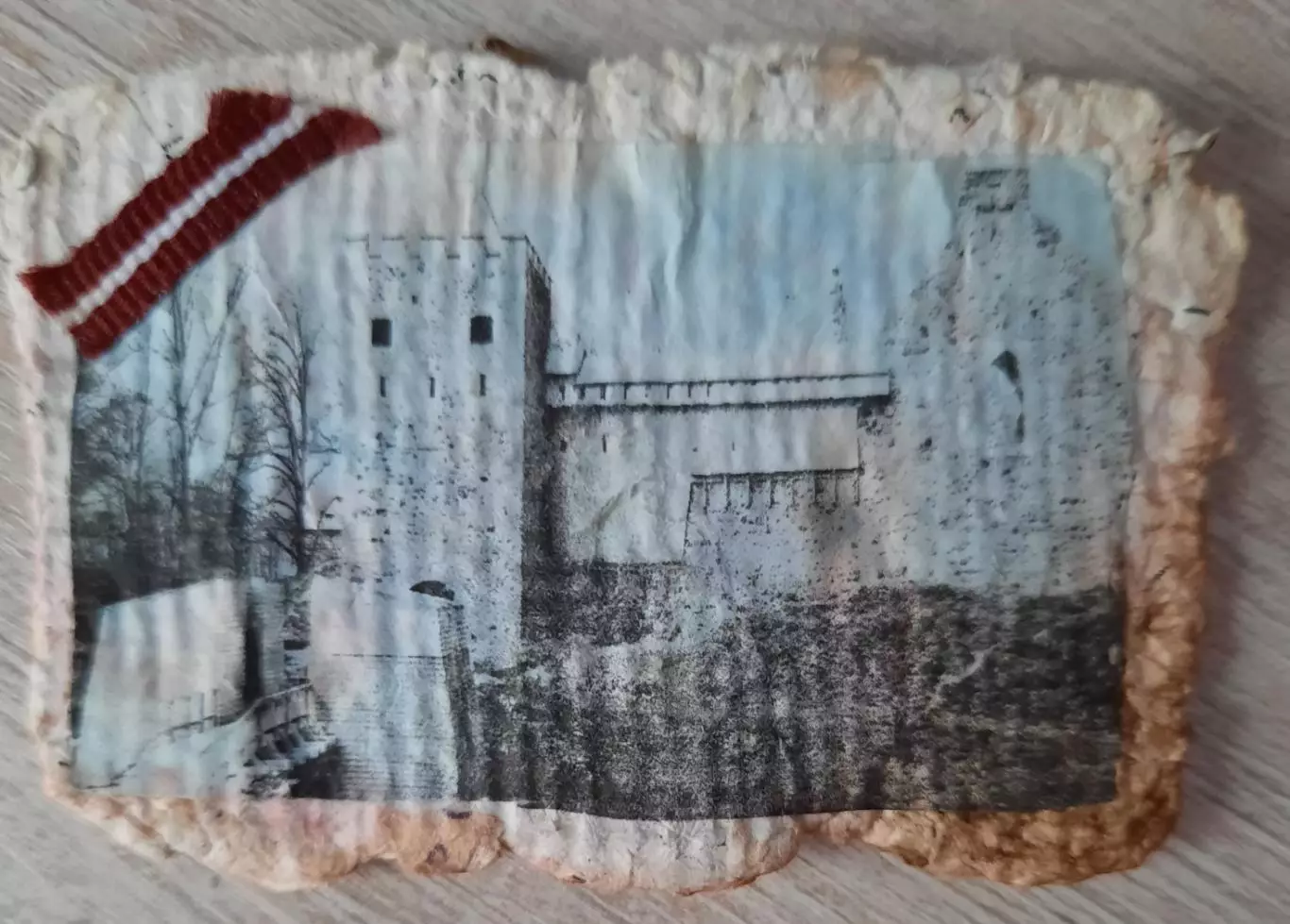 Магнит. Средневековый замок. Латвия.