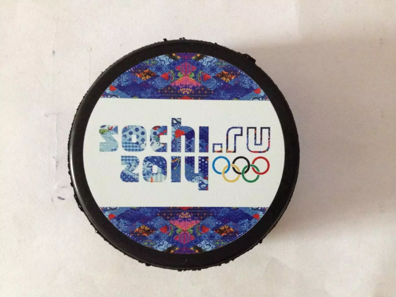 Шайба хоккейная. Олимпиада Сочи 2014 г. (на подставке). 2