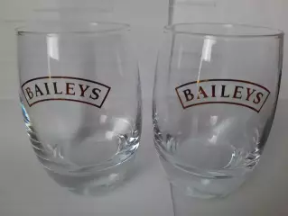 2 стакана. Ликёр Бейлис (Baileys)
