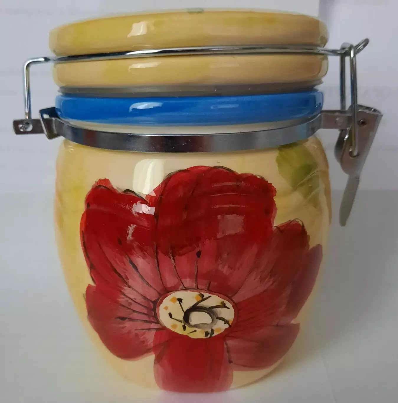 Банка с клипсой - застёжкой (керамика).