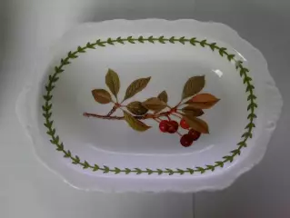 Фарфоровое блюдо.