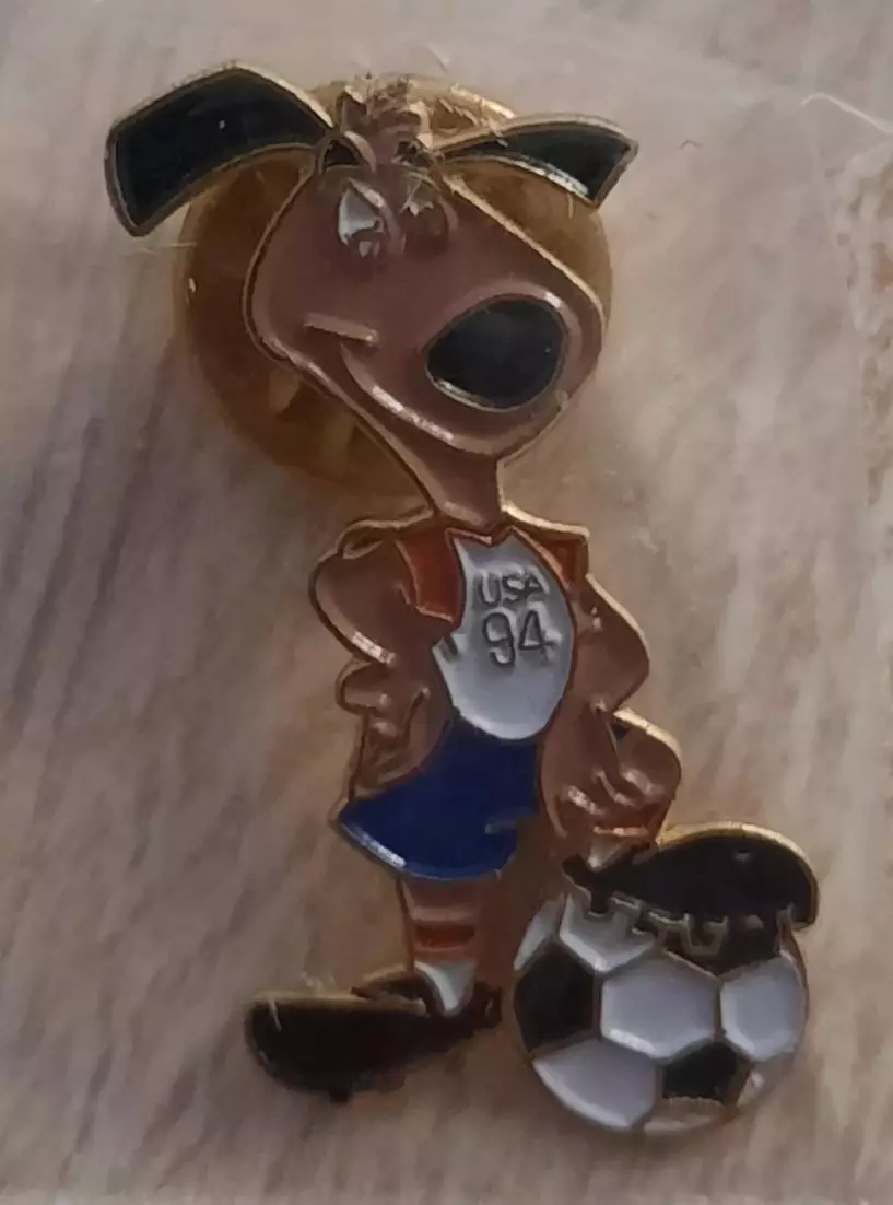 Значок талисман Чемпионата Мира по футболу 1994 год (официальный). Вид 2