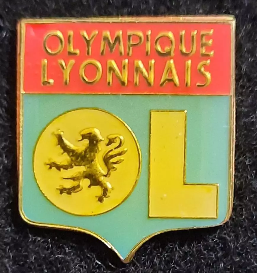 Значок Ф.К. Олимпик Лион Франция. (производство Китай).