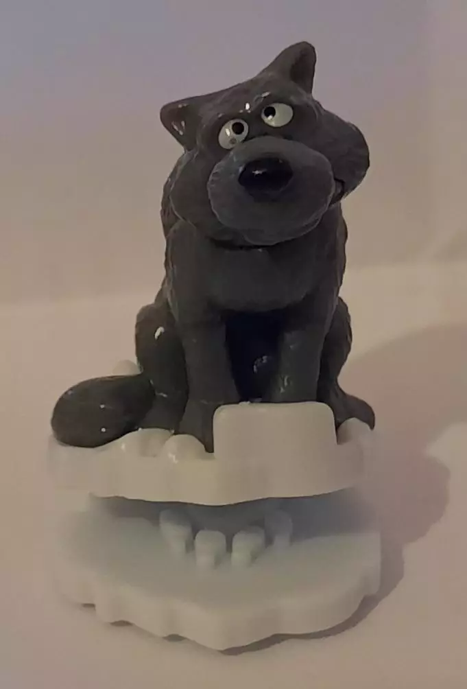 Киндер сюрприз Маша и медведь. Волк.