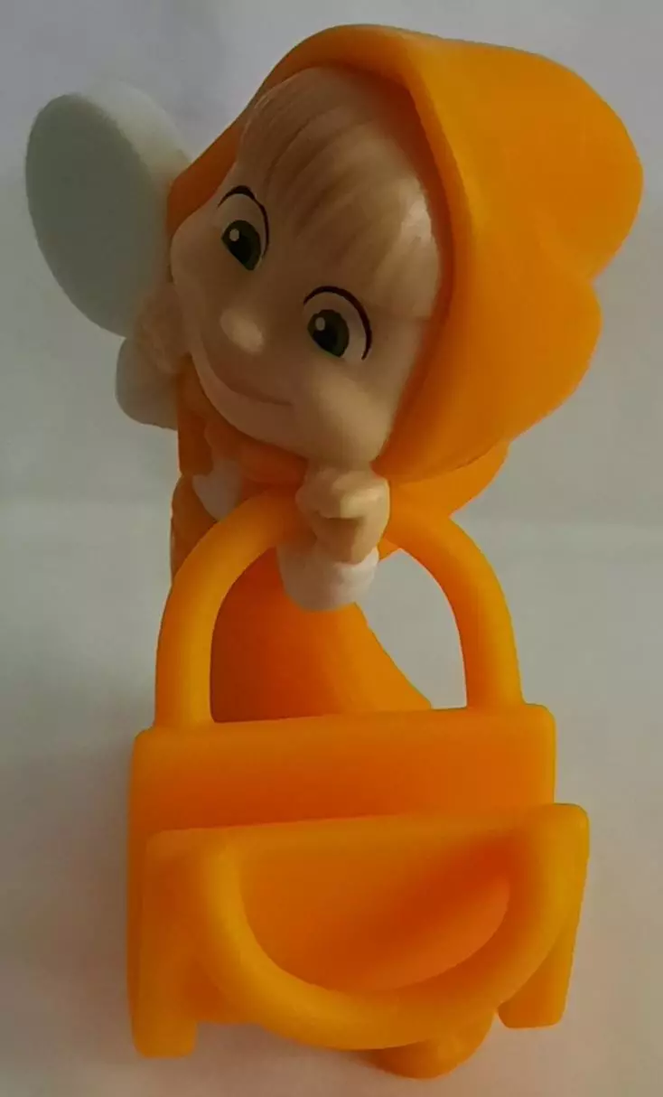 Киндер сюрприз Маша и медведь. Маша. 3