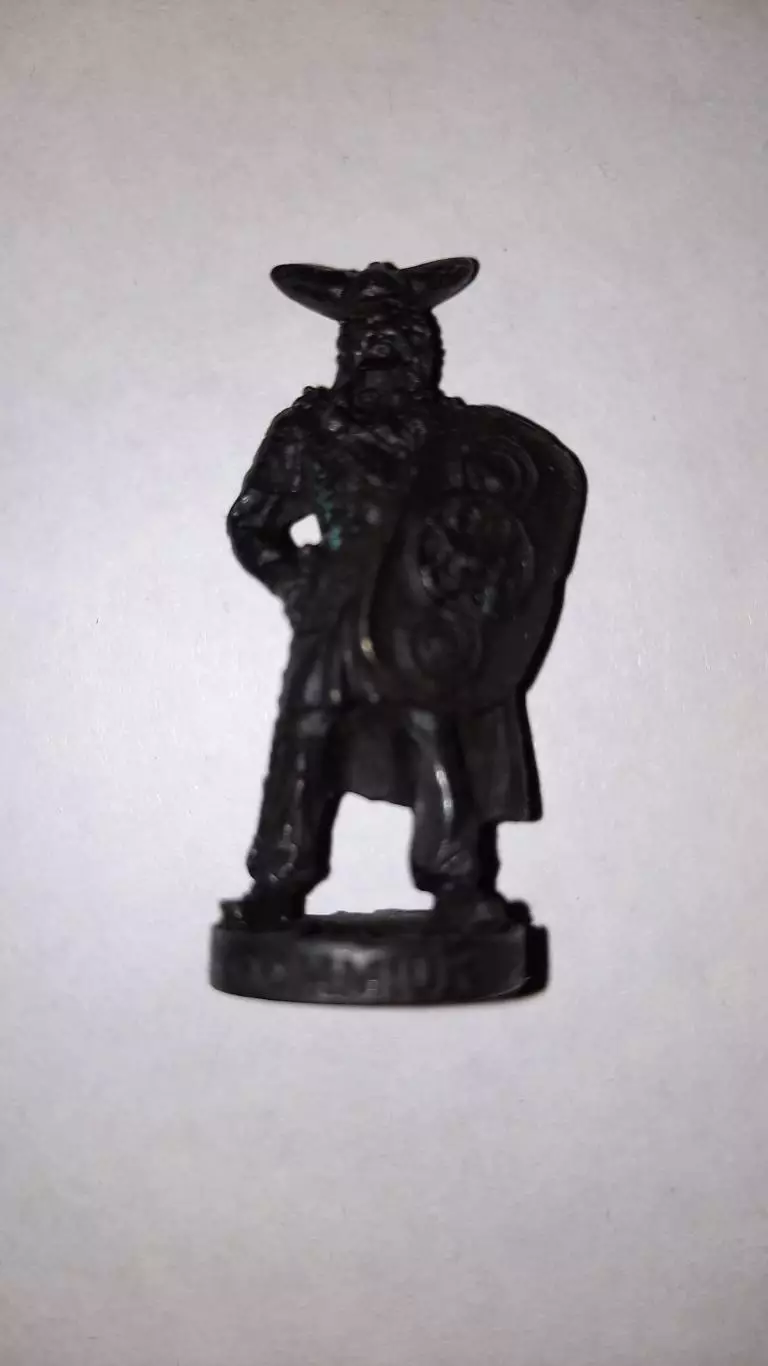 Киндер сюрприз. Металлическая игрушка из шоколадного яйца ( не Киндер) 2