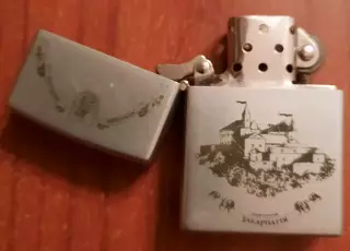 Зажигалка.