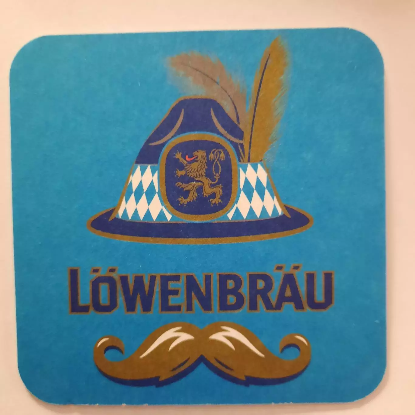 Бирдекель (подставка под пивной стакан/бокал). Пиво Лёвенбрау.