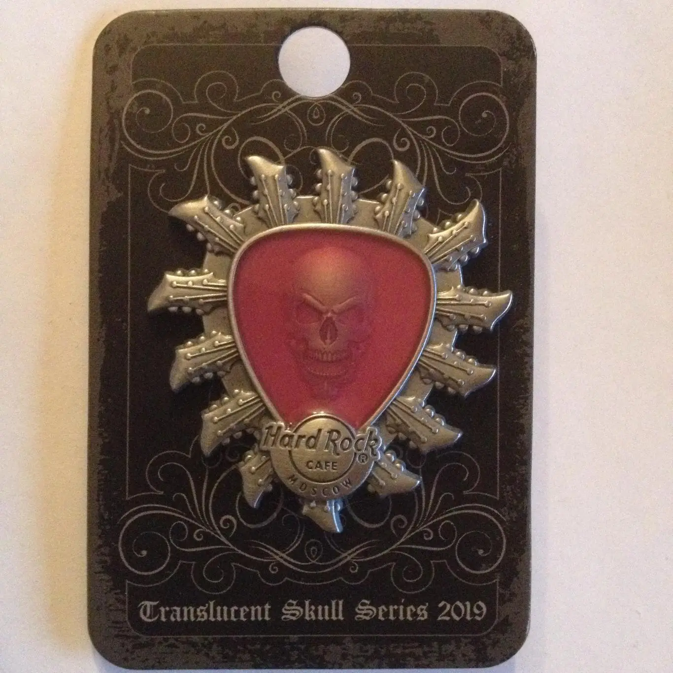 Hard Rock cafe /Хард Рок кафе Москва. Медиатор, череп.