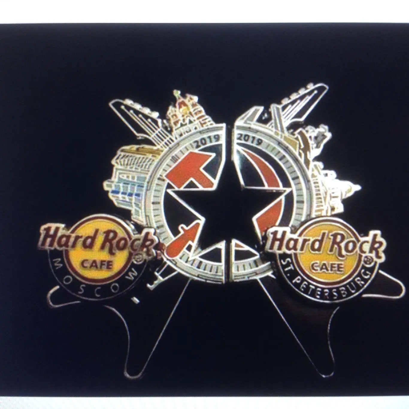 Hard Rock cafe / Хард Рок кафе Москва и Санкт Петербург. 2 значка (пазл)