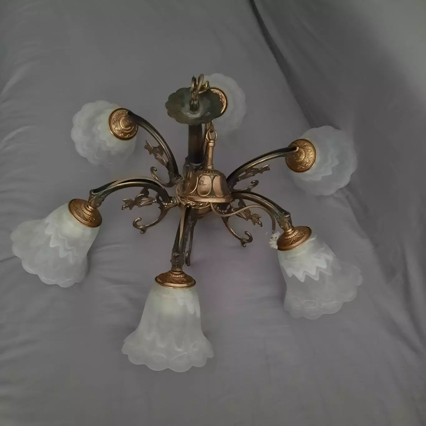 Люстра 6- и рожковая.