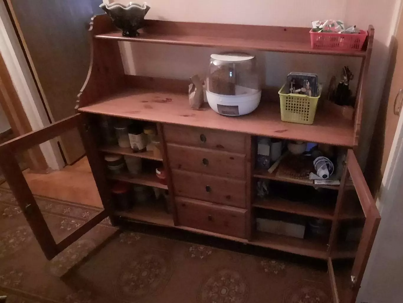 Буфет IKEA Leksvik ( ИКЕЯ ЛЕКСВИК) в хорошем состоянии. Материал – дерево.