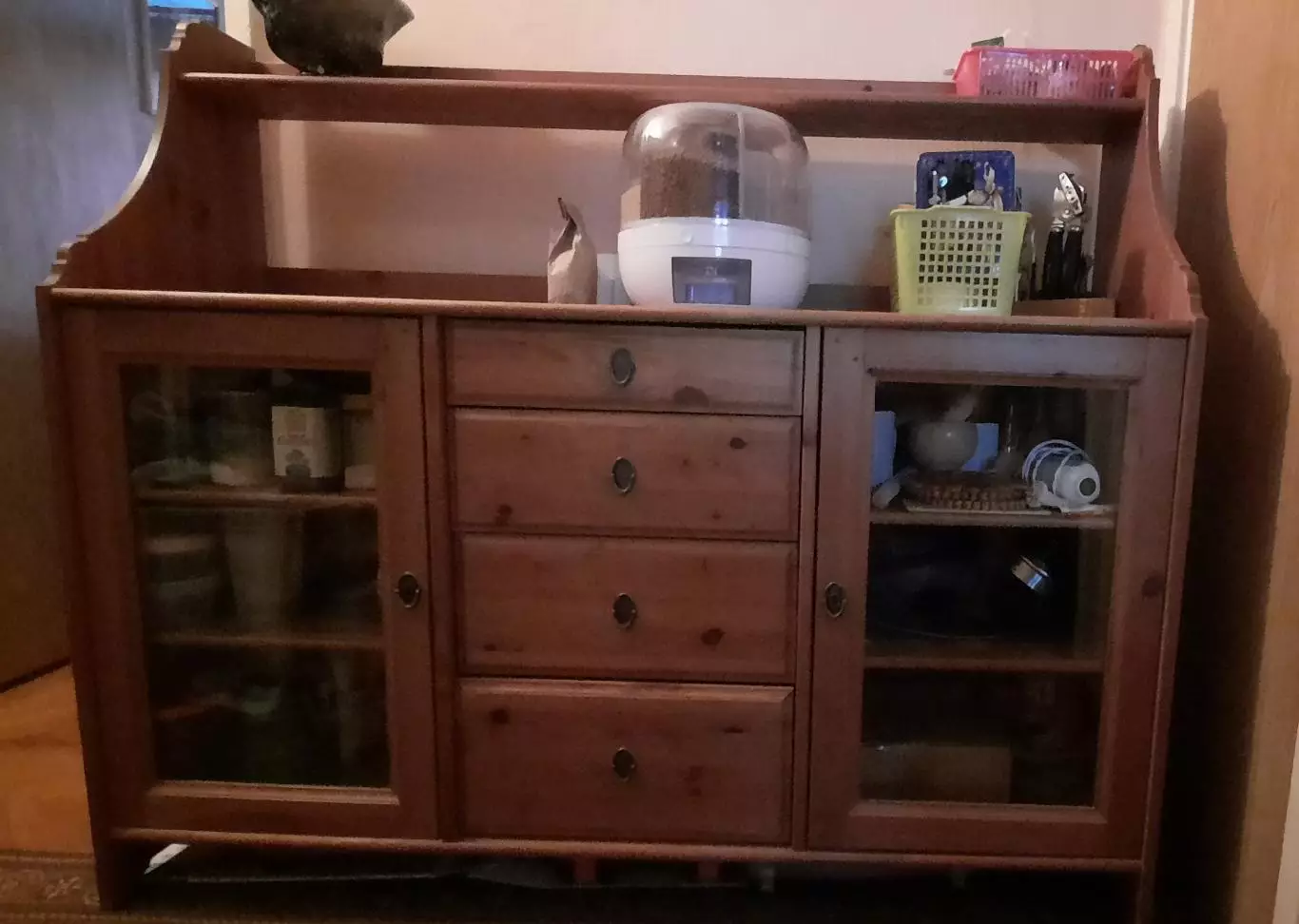 Буфет IKEA Leksvik ( ИКЕЯ ЛЕКСВИК) в хорошем состоянии. Материал – дерево. 1