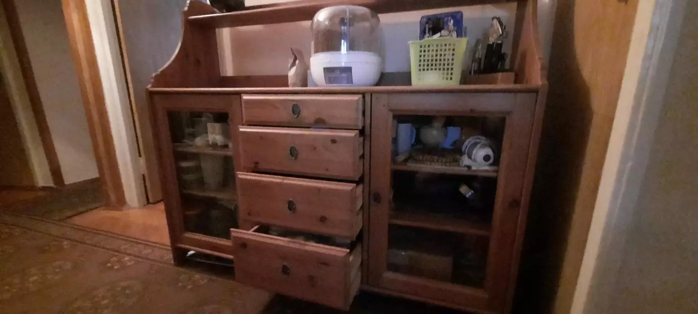 Буфет IKEA Leksvik ( ИКЕЯ ЛЕКСВИК) в хорошем состоянии. Материал – дерево. 2