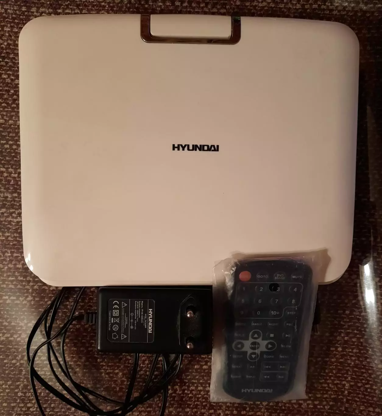 Портативный DVD плеер HYUNDAI