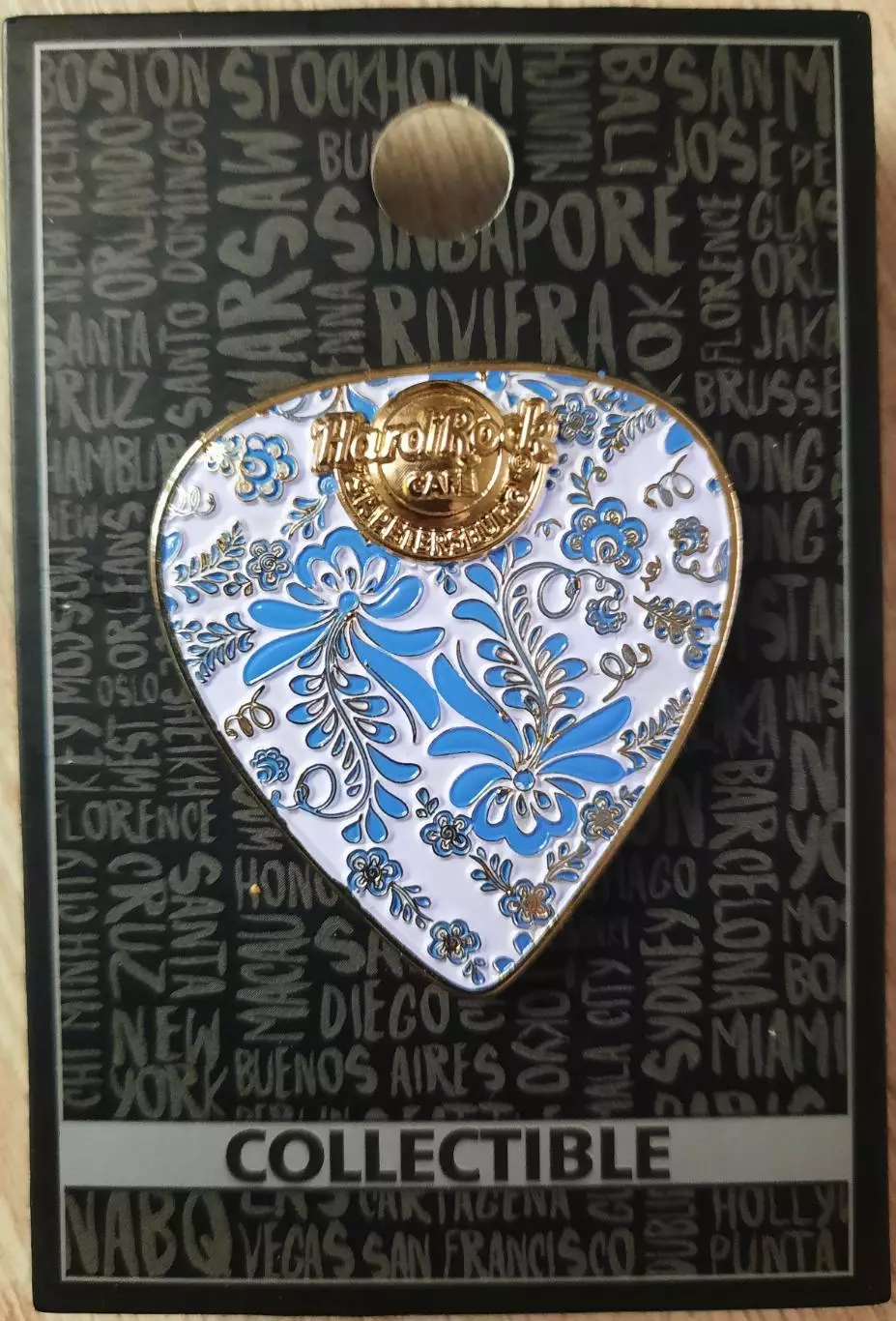 Значок Хард Рок Кафе «hard rock cafe» Санкт - Петербург. Медиатор. Гжель.