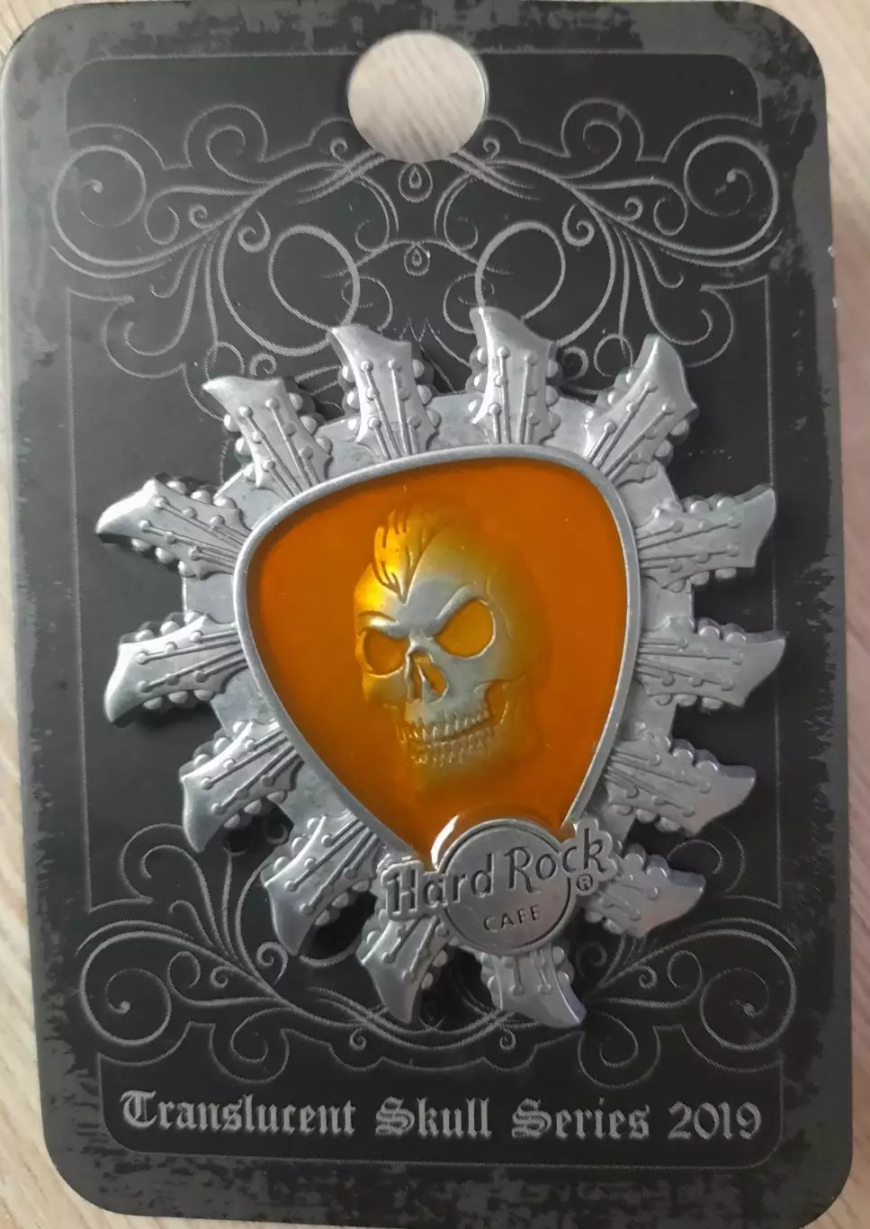 Значок Хард Рок Кафе «hard rock cafe»Череп.