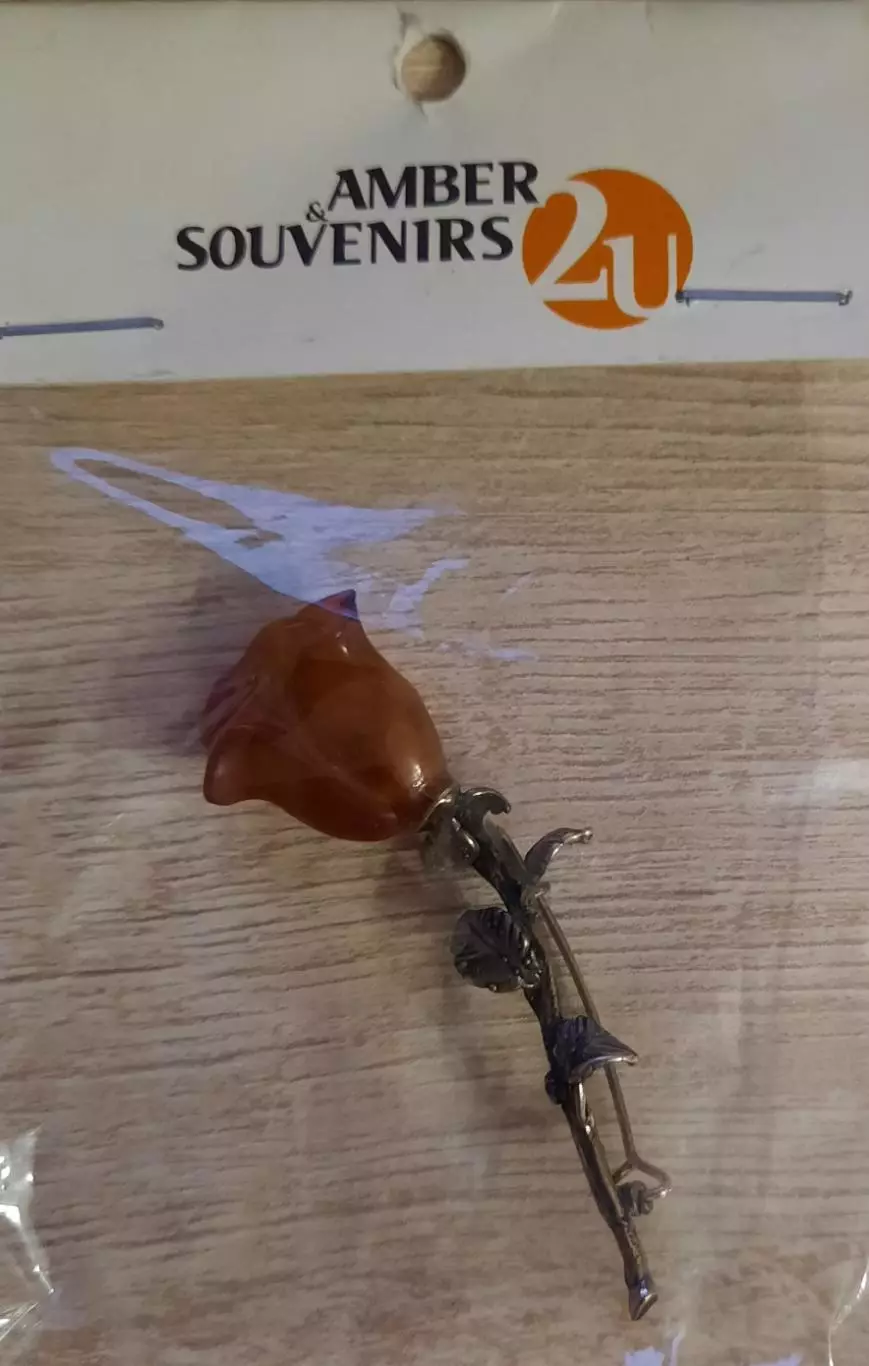 Брошь роза янтарная. 1