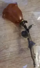 Брошь роза янтарная.