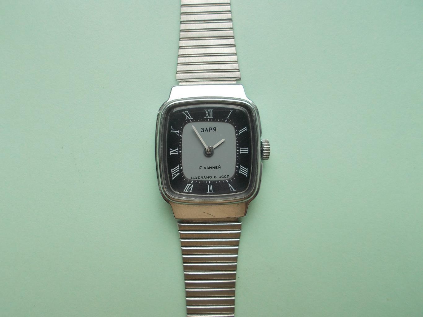 Часы механические женские Заря 1601 СССР 1992г 2
