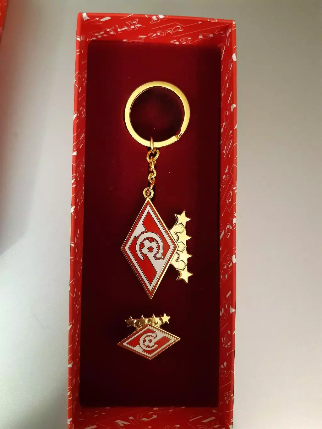 Набор Официальный значок + брелок ФК Спартак Москва