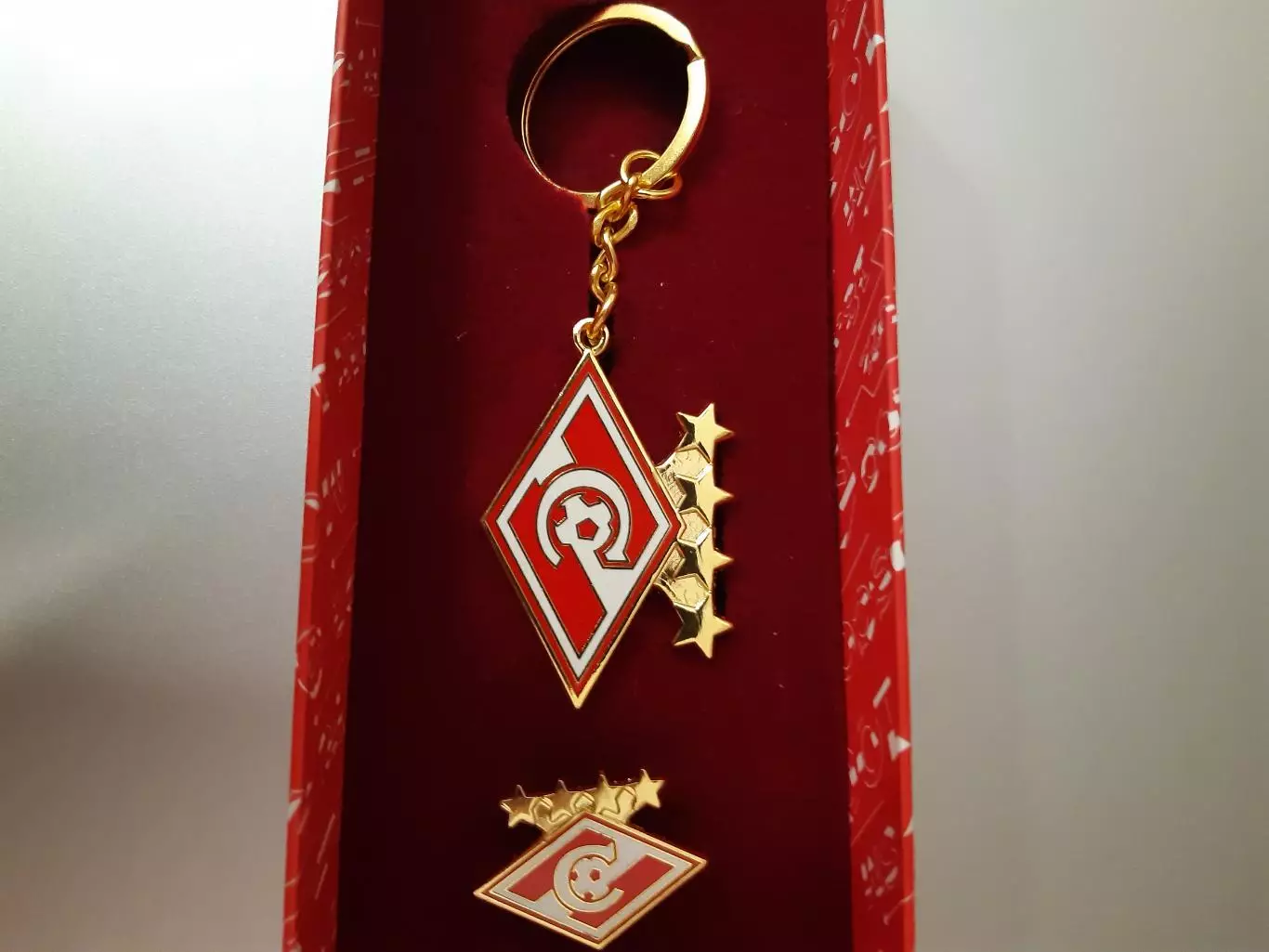 Набор Официальный значок + брелок ФК Спартак Москва 2