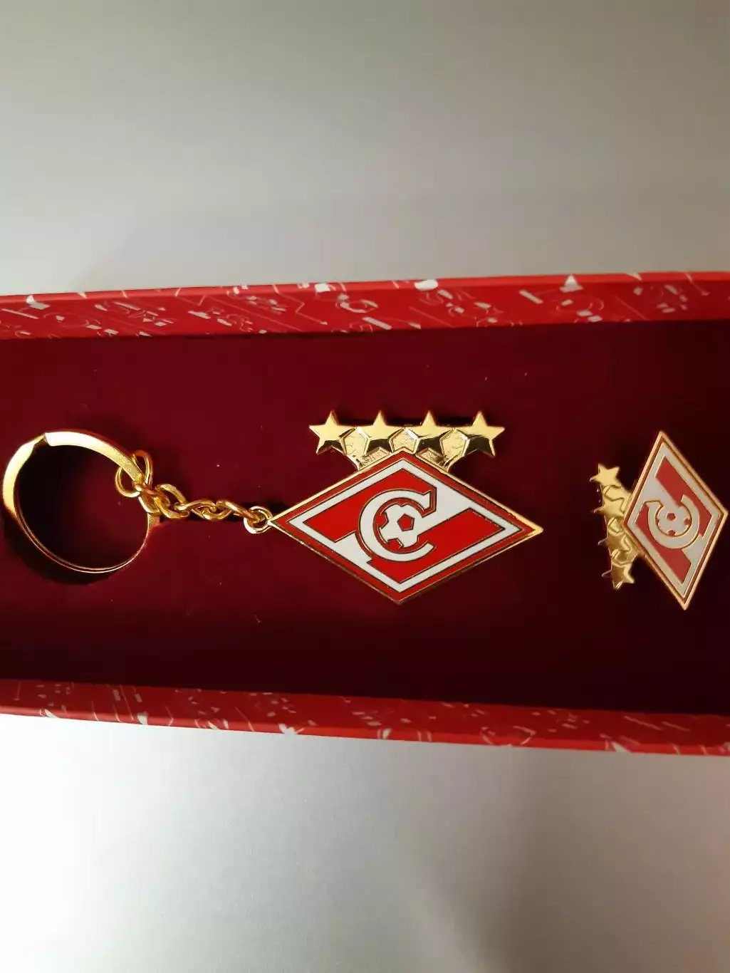 Набор Официальный значок + брелок ФК Спартак Москва 2