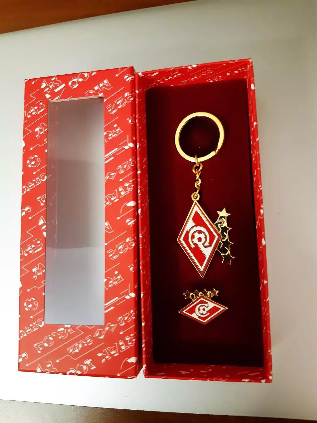 Набор Официальный значок + брелок ФК Спартак Москва 1