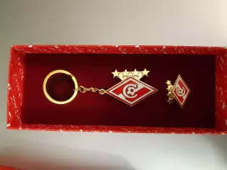 Набор Официальный значок + брелок ФК Спартак Москва