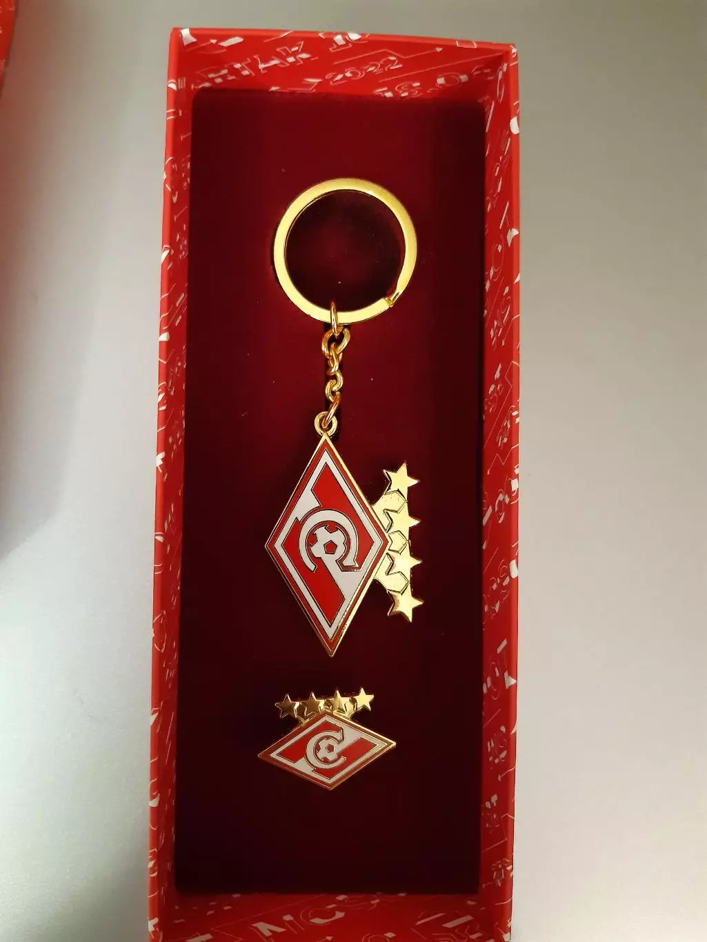 Набор Официальный значок + брелок ФК Спартак Москва