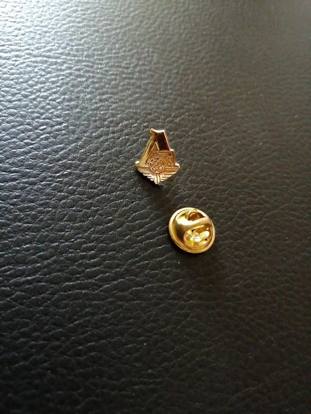 Значок ФК Локомотив эмблема золотой 1