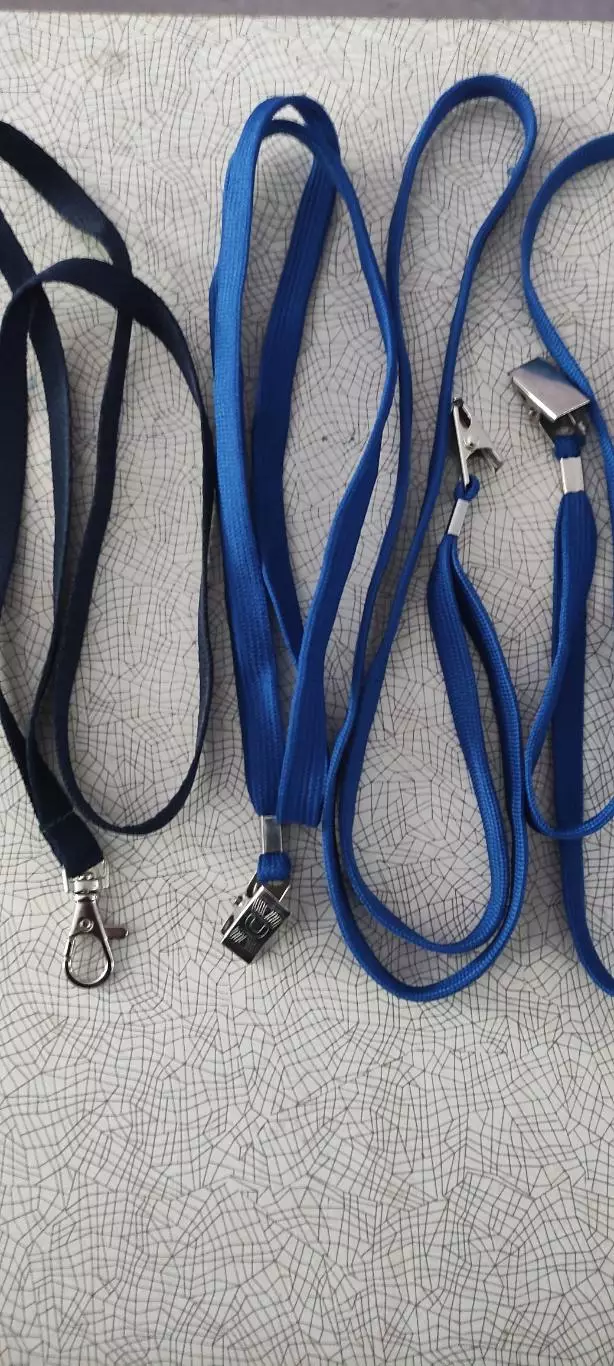 Шнурок для бейджа.