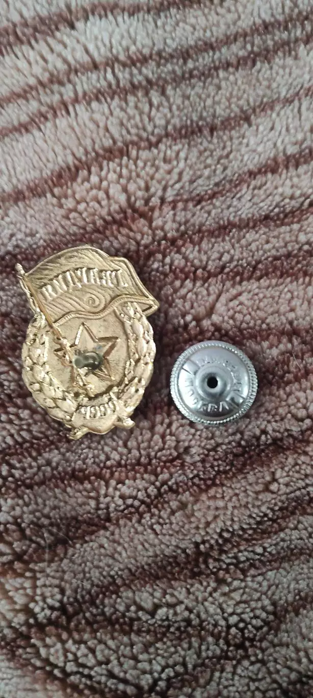 Знак Гвардия. Крепление -винт.Тяжелый, эмаль. 1