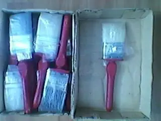 Кисть малярная в упаковке.