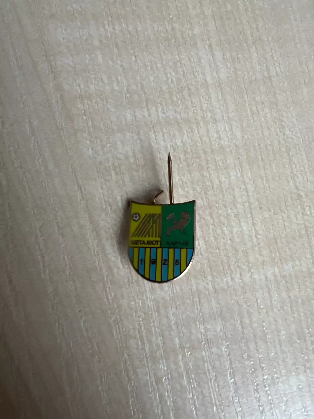 Знак футбол. Металлист Харьков Украина (заколка)