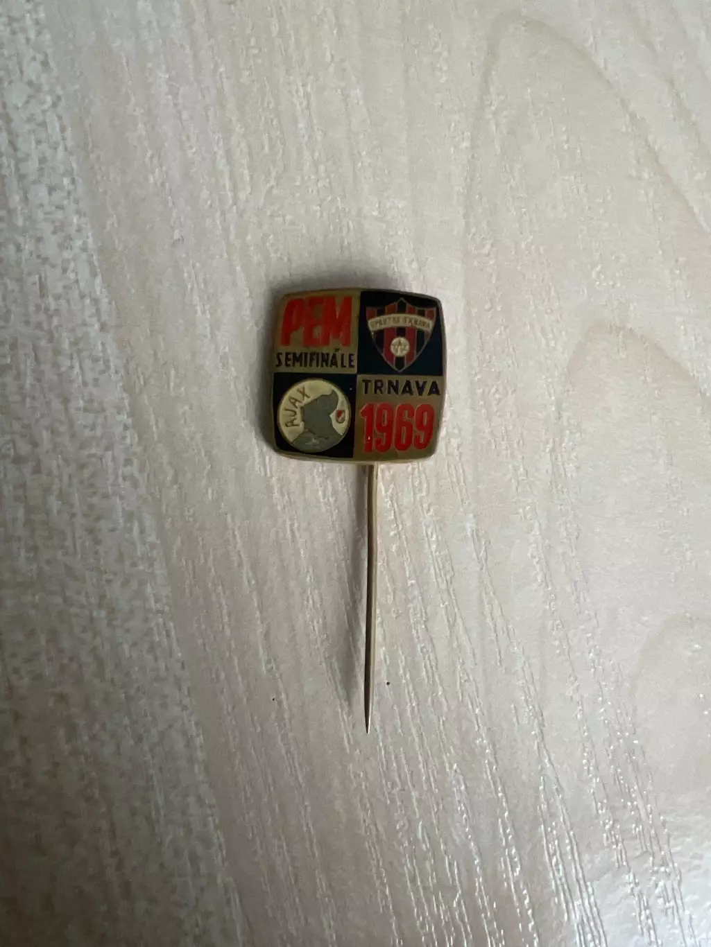 футбол. Знак Спартак Трнава - Аякс Нидерланды 1969 (официальный)