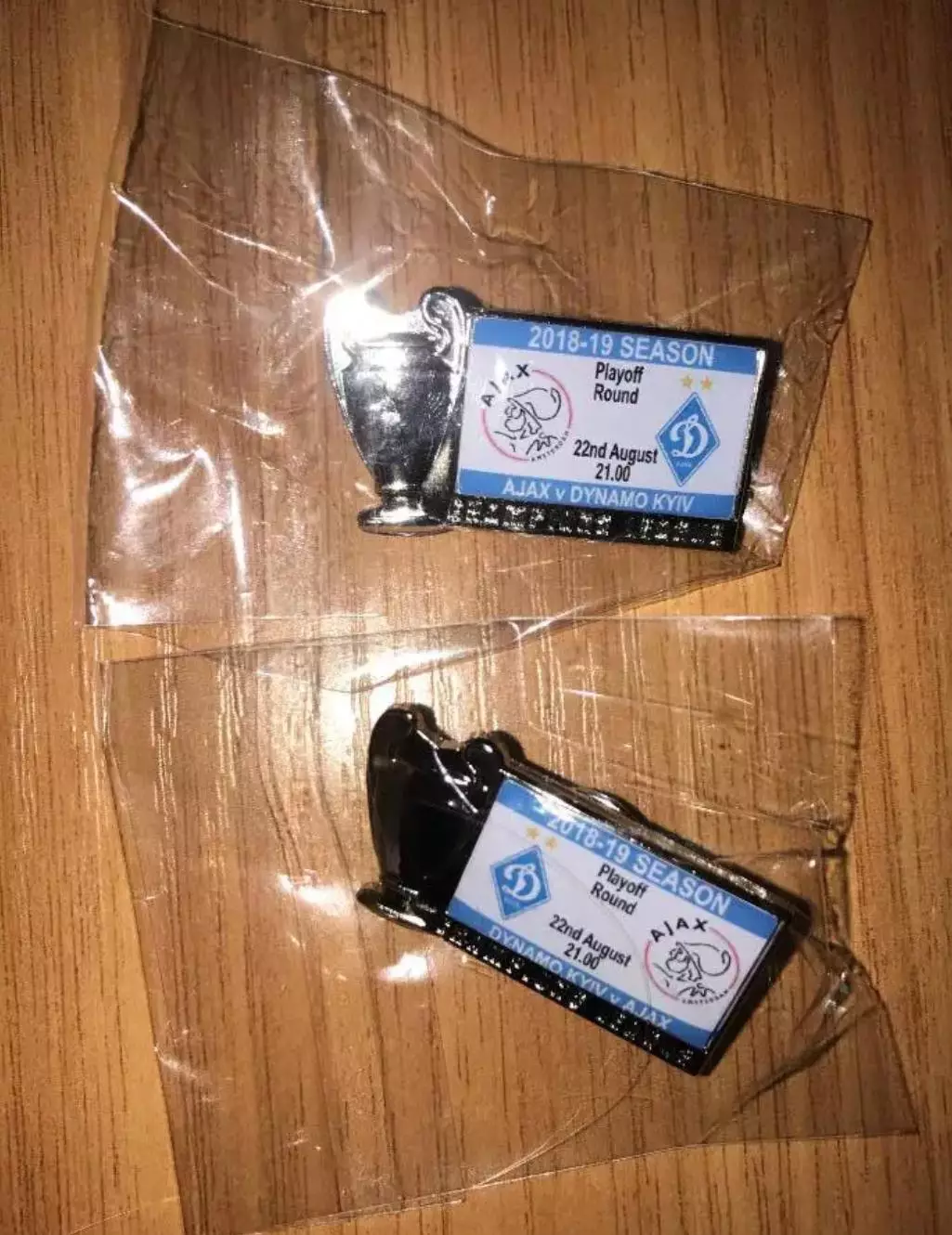 Знак (2шт) Динамо Киев - Аякс + Аякс - Динамо 2018-2019 Лига Чемпионов (вид 1)