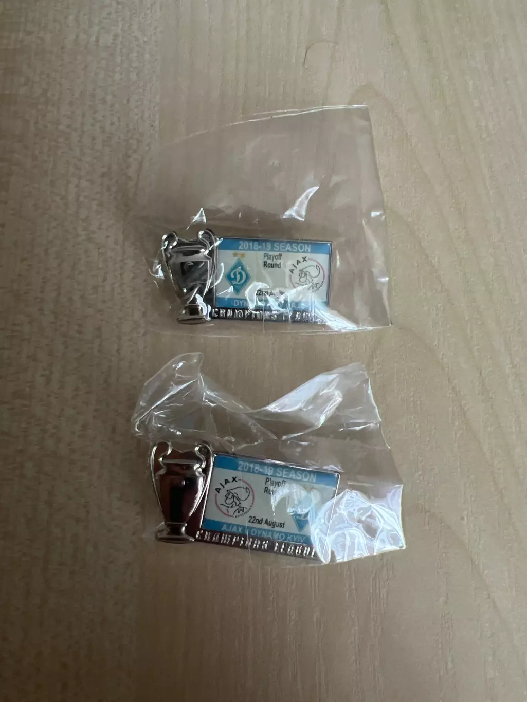 Знак (2шт) Динамо Киев - Аякс + Аякс - Динамо 2018-2019 Лига Чемпионов (вид 2)