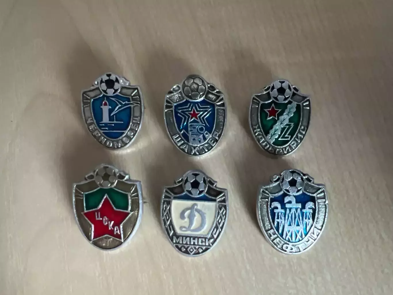 Знак. Футбол. Шахтер, Нефтчи, ЦСКА, Минск, Черноморец, Жальгирис - набор 6 шт
