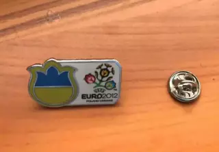 Футбол. Знак ЕВРО 2012 Украина & Польша (официальный 2) флаг Украина